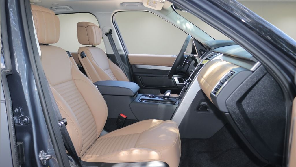 2026 Land Rover Discovery Base
