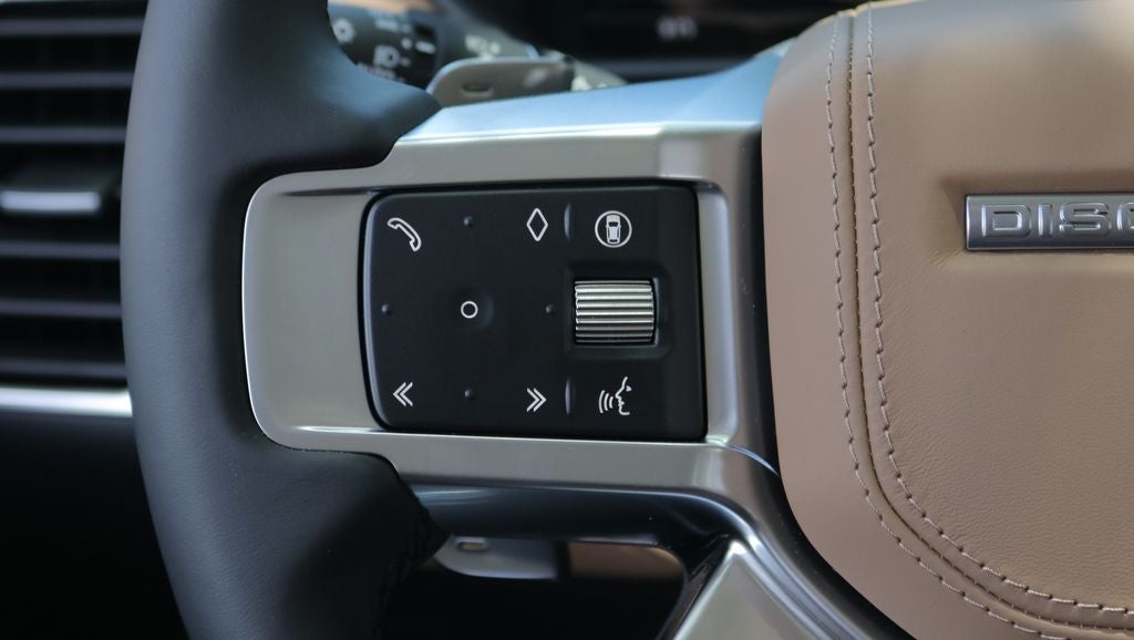 2026 Land Rover Discovery Base