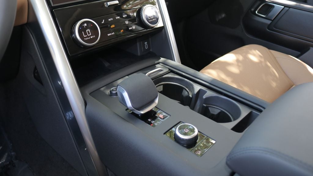 2026 Land Rover Discovery Base