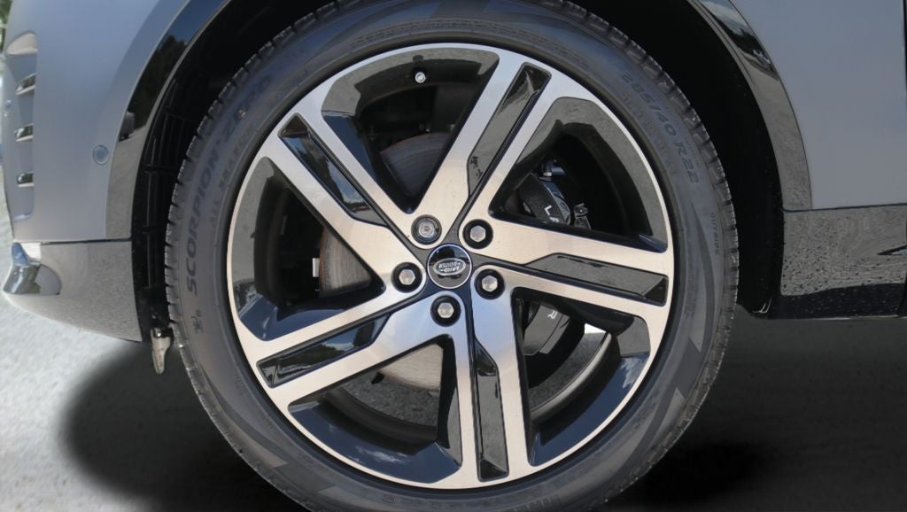 2026 Land Rover Discovery Base