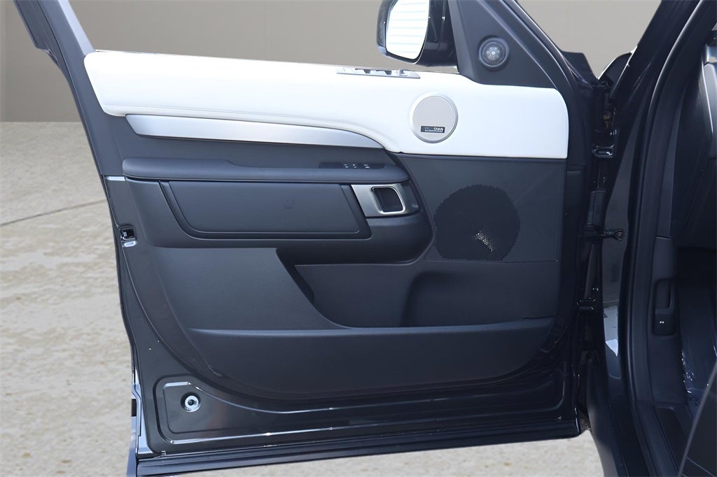 2026 Land Rover Discovery Tempest Edition