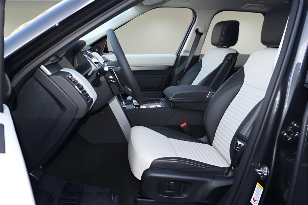 2026 Land Rover Discovery Tempest Edition