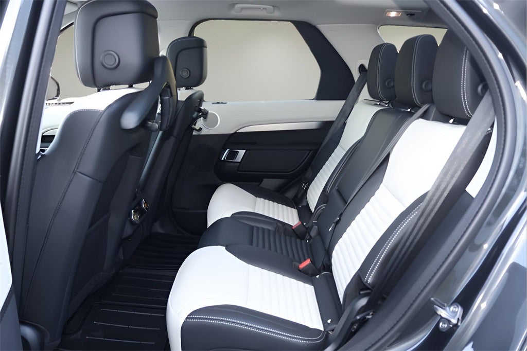 2026 Land Rover Discovery Tempest Edition