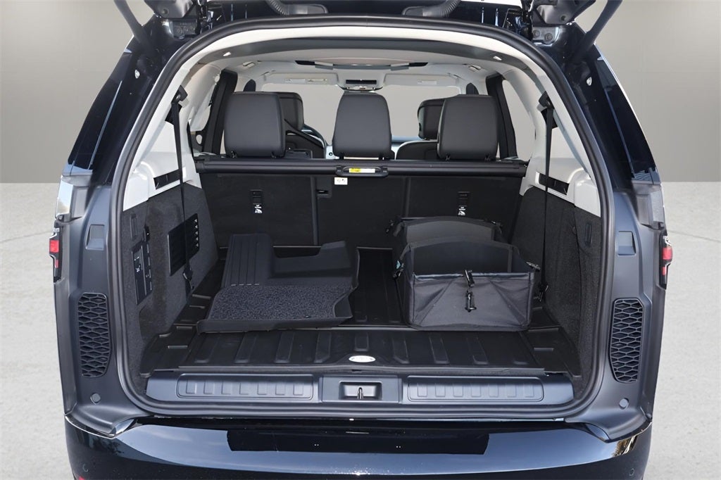 2026 Land Rover Discovery Tempest Edition