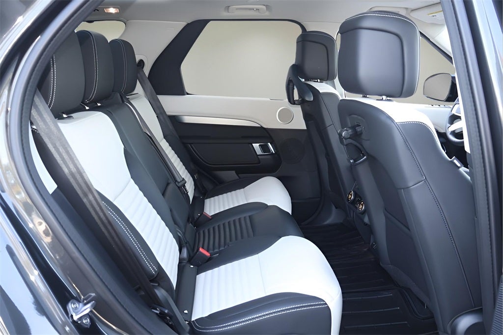 2026 Land Rover Discovery Tempest Edition