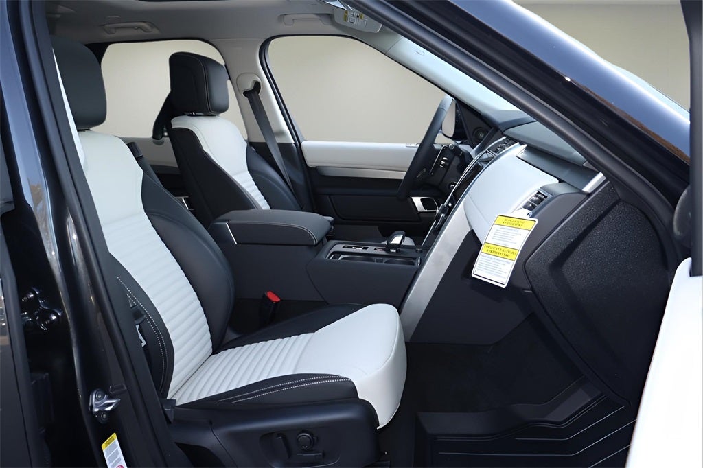 2026 Land Rover Discovery Tempest Edition