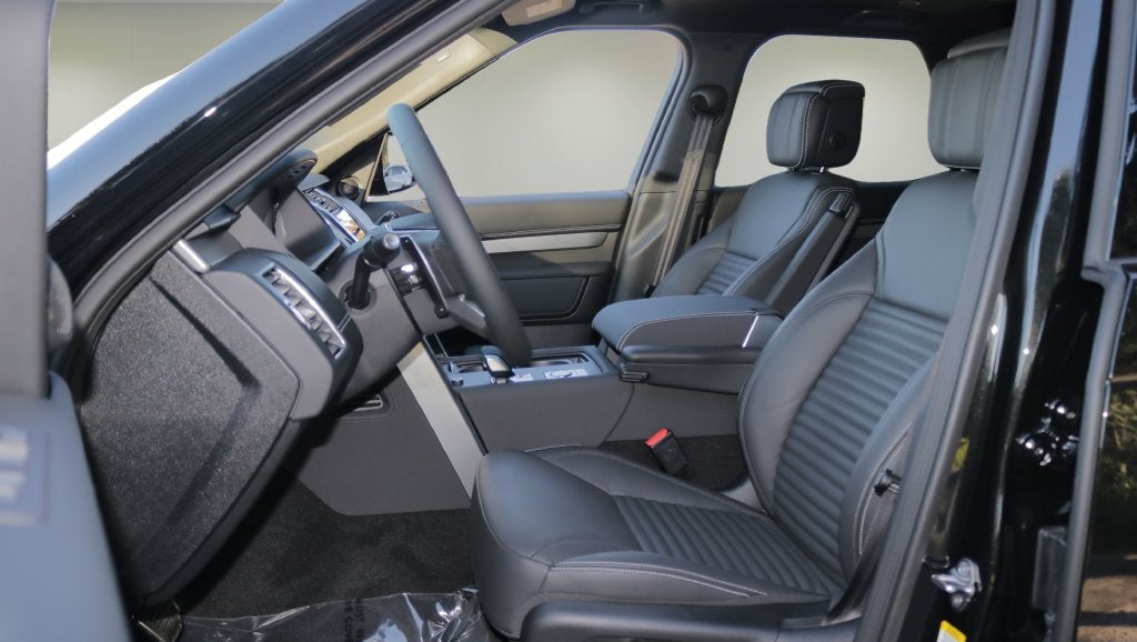 2026 Land Rover Discovery Base