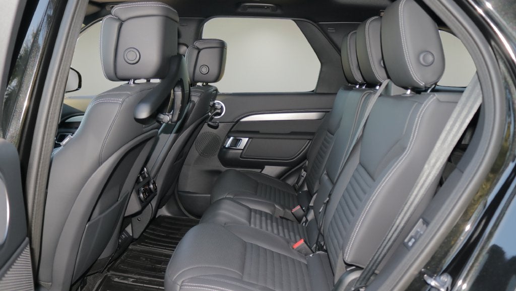2026 Land Rover Discovery Base