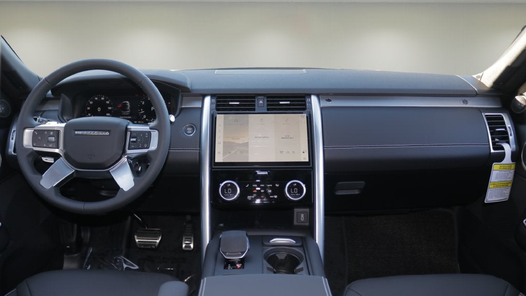 2026 Land Rover Discovery Base