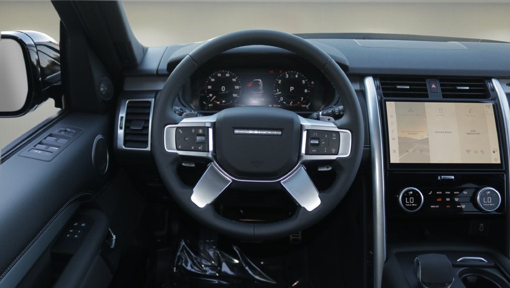 2026 Land Rover Discovery Base