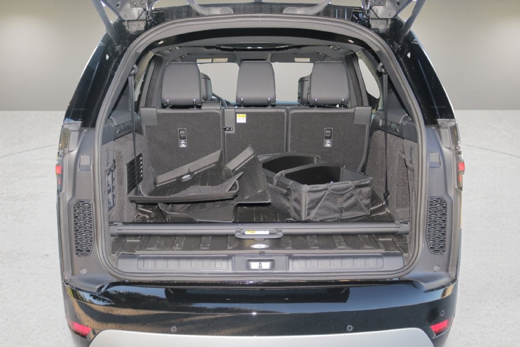 2026 Land Rover Discovery Base