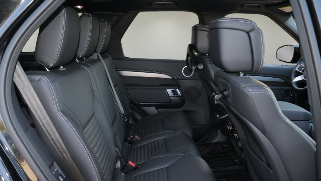 2026 Land Rover Discovery Base