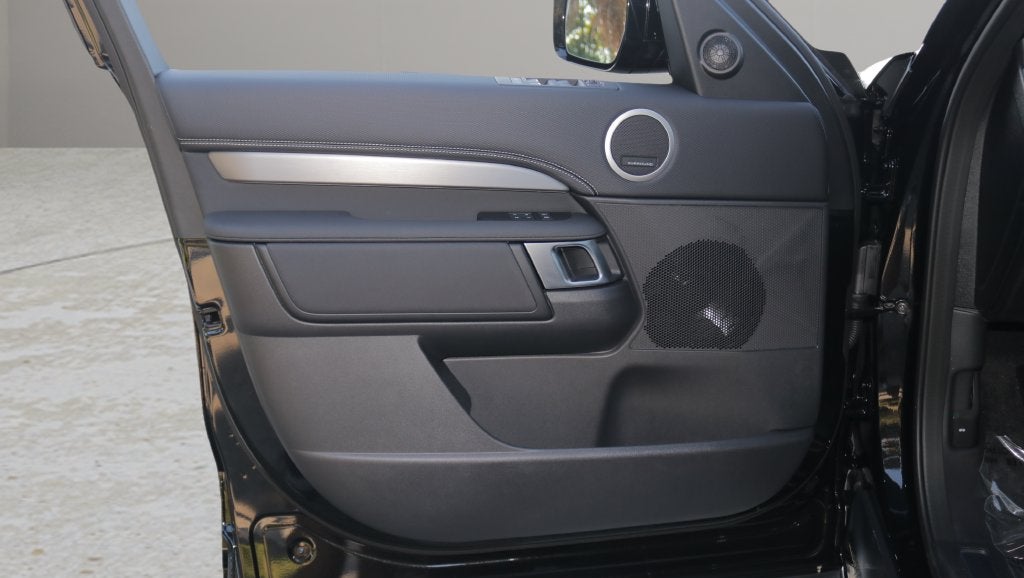 2026 Land Rover Discovery Base