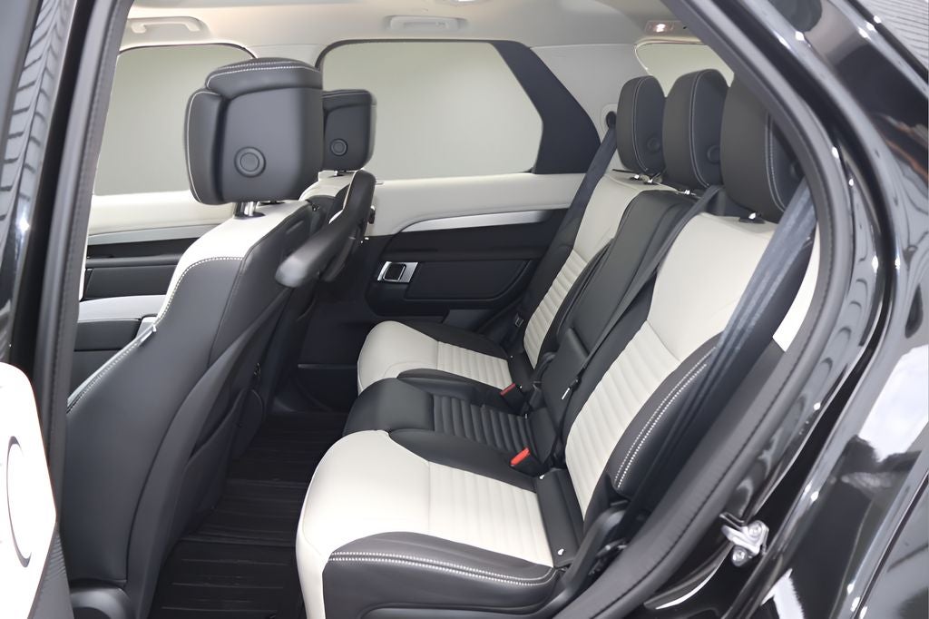 2026 Land Rover Discovery Base