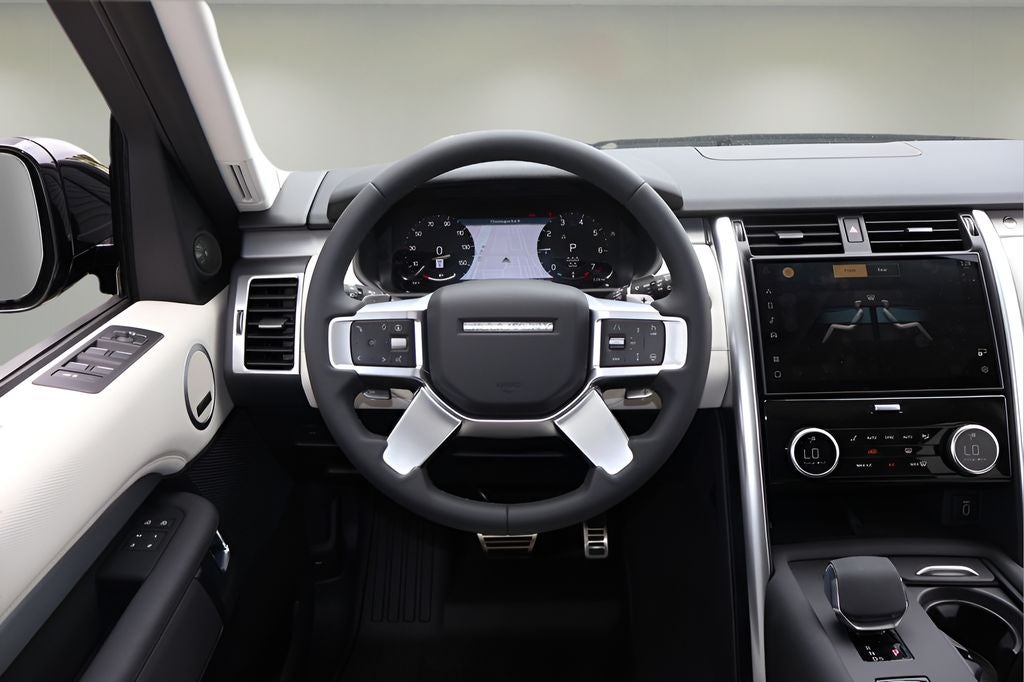 2026 Land Rover Discovery Base