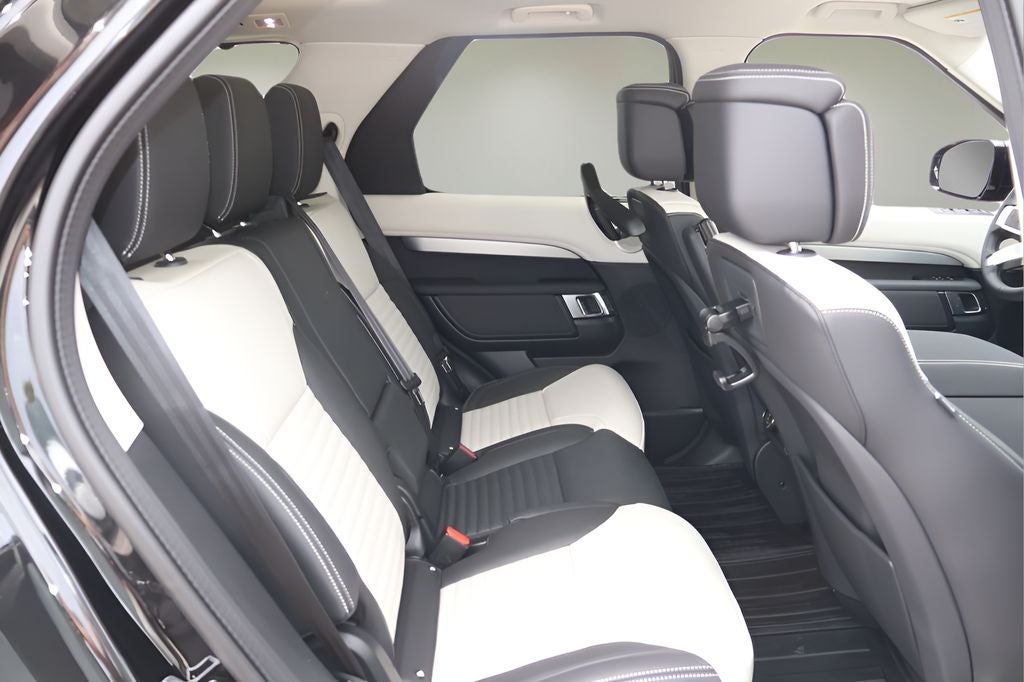 2026 Land Rover Discovery Base