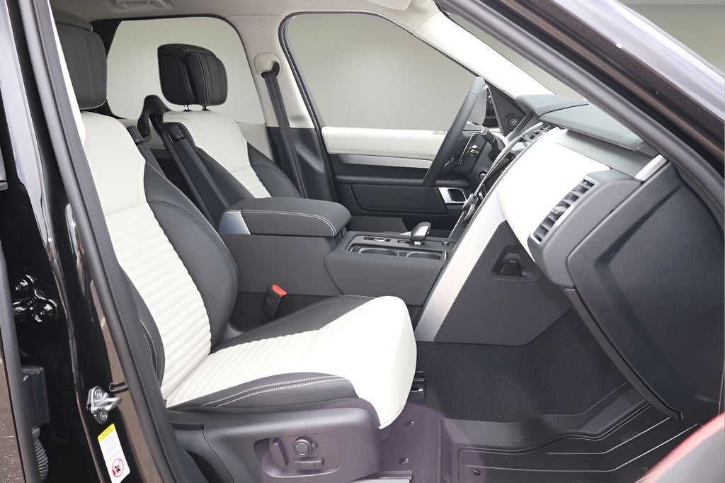 2026 Land Rover Discovery Base