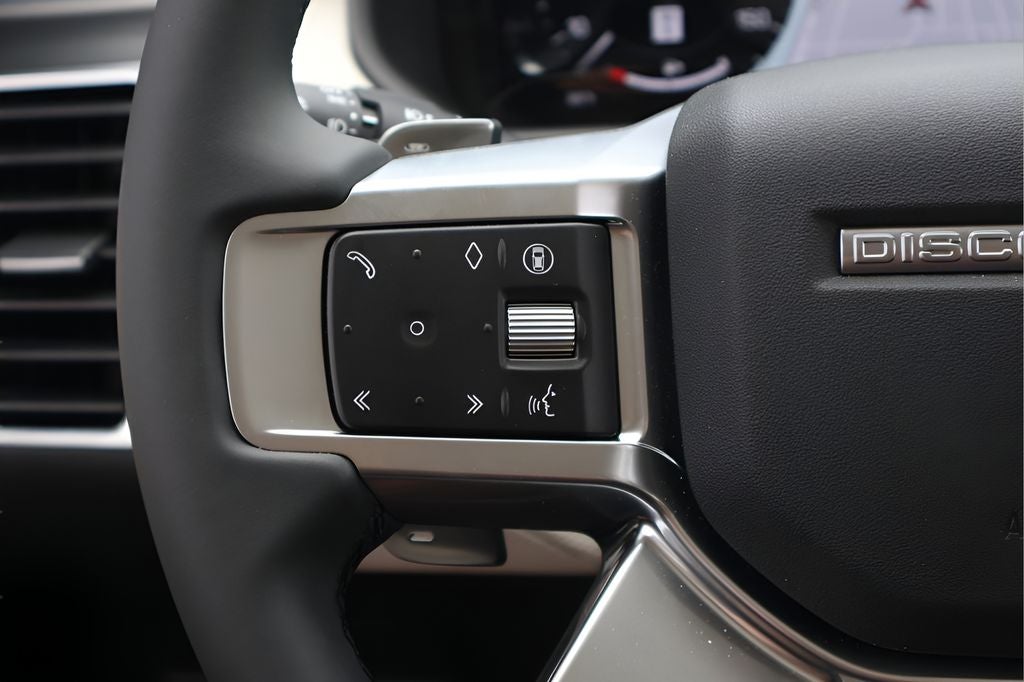 2026 Land Rover Discovery Base