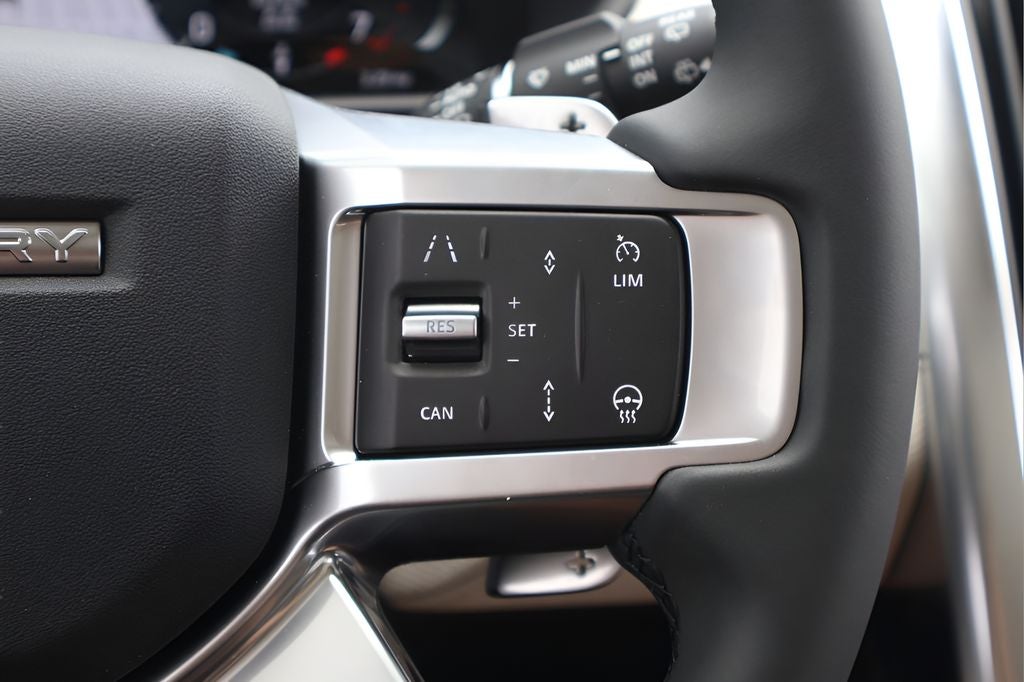 2026 Land Rover Discovery Base