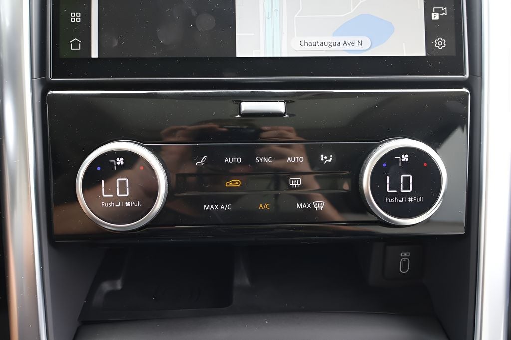 2026 Land Rover Discovery Base
