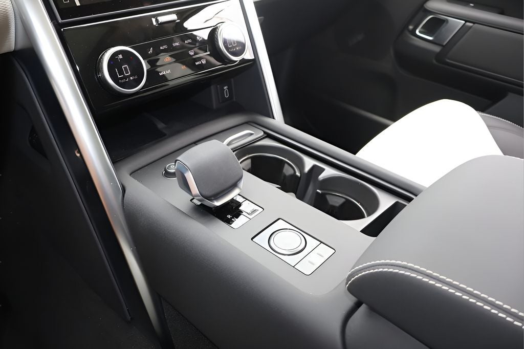 2026 Land Rover Discovery Base