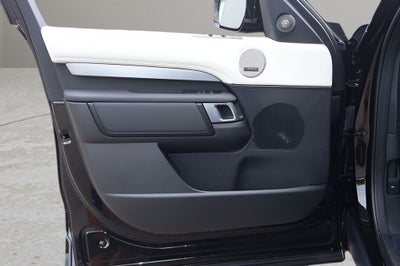 2026 Land Rover Discovery Base