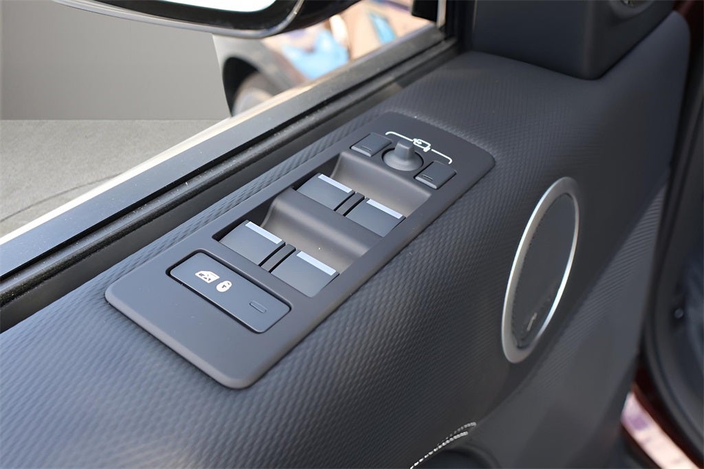 2026 Land Rover Discovery Tempest Edition