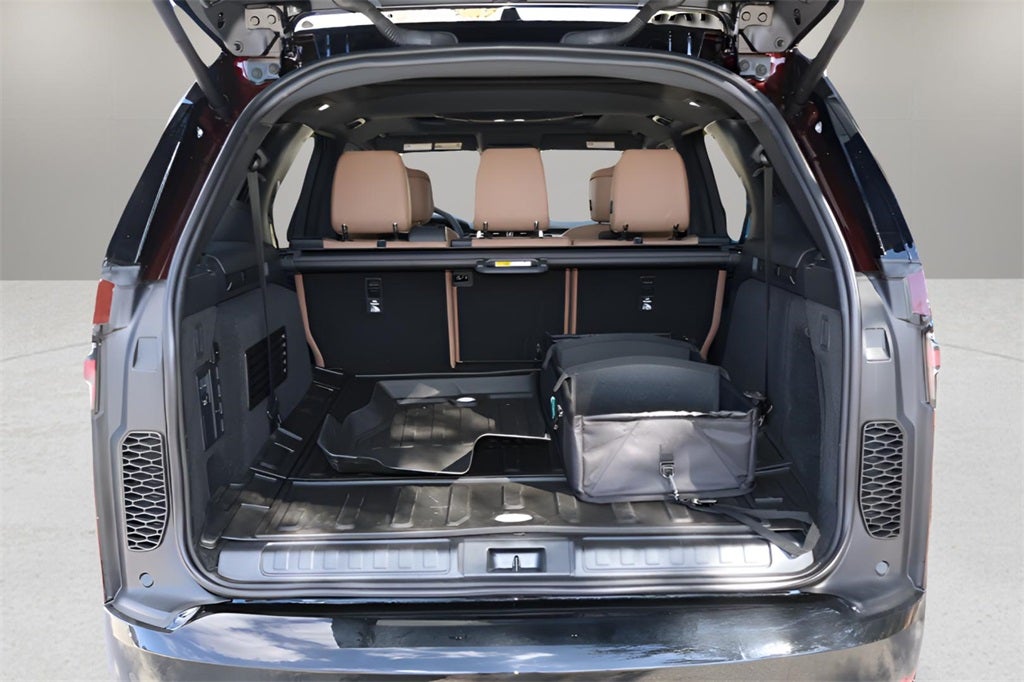 2026 Land Rover Discovery Tempest Edition