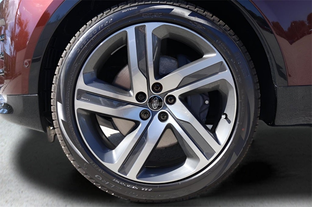 2026 Land Rover Discovery Tempest Edition