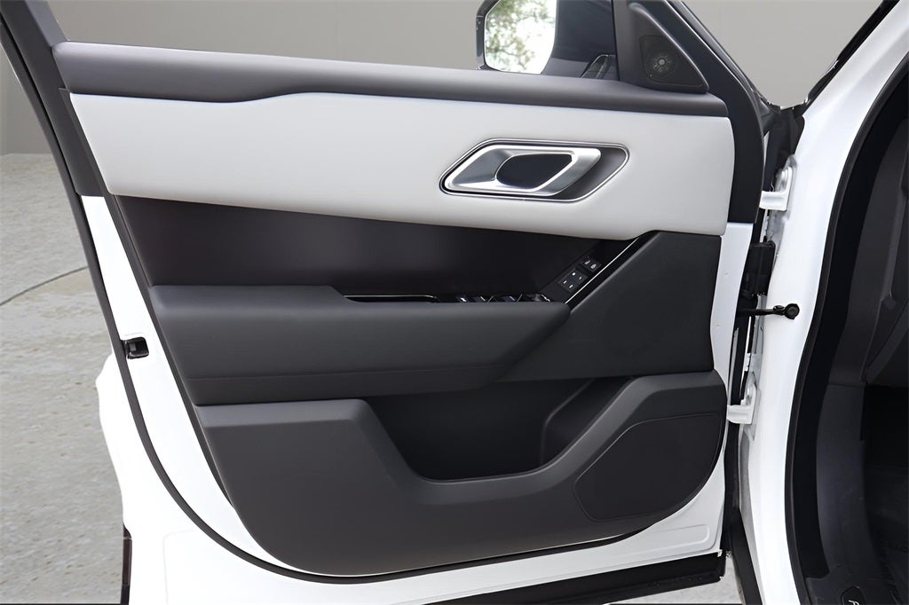 2026 Land Rover Range Rover Velar Dynamic SE