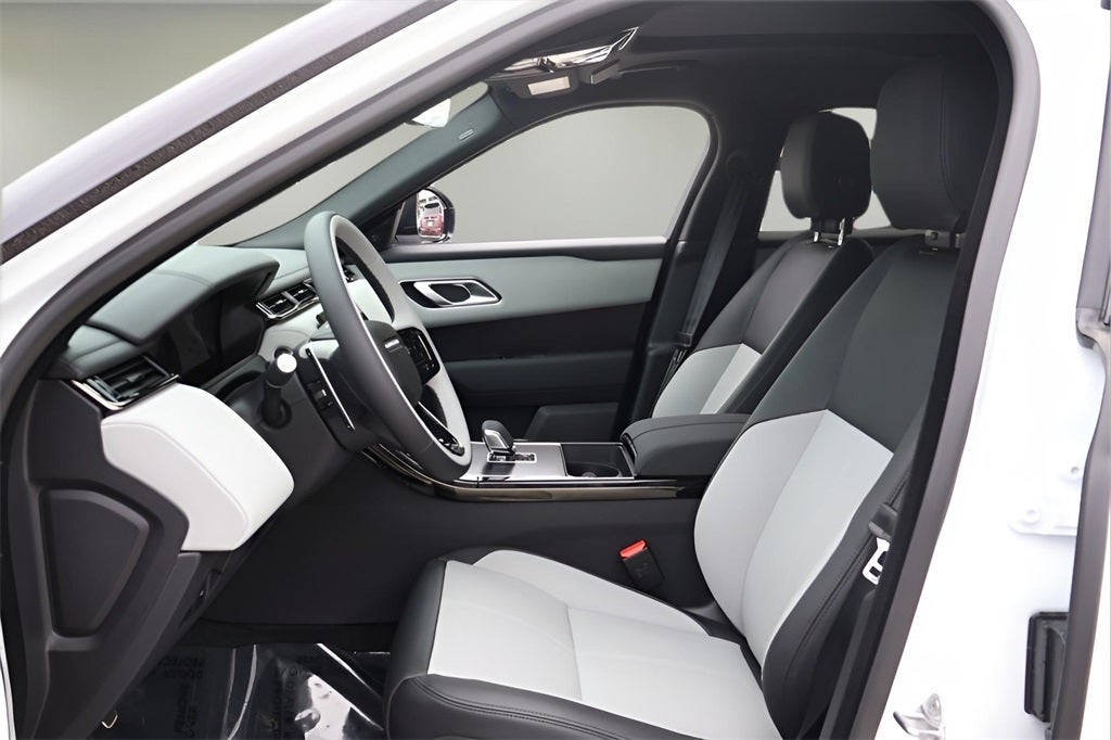 2026 Land Rover Range Rover Velar Dynamic SE