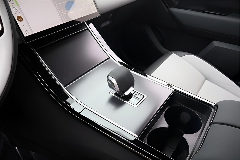 2026 Land Rover Range Rover Velar Dynamic SE