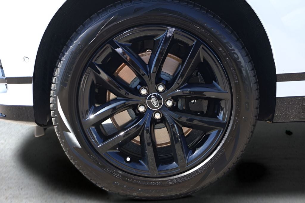 2026 Land Rover Range Rover Velar Dynamic SE