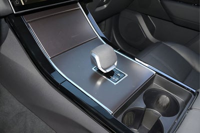 2026 Land Rover Range Rover Velar Dynamic SE