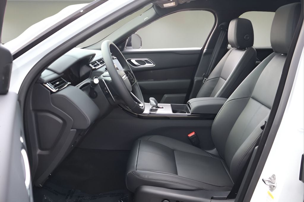 2026 Land Rover Range Rover Velar Dynamic SE