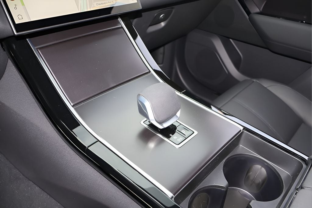 2026 Land Rover Range Rover Velar Dynamic SE