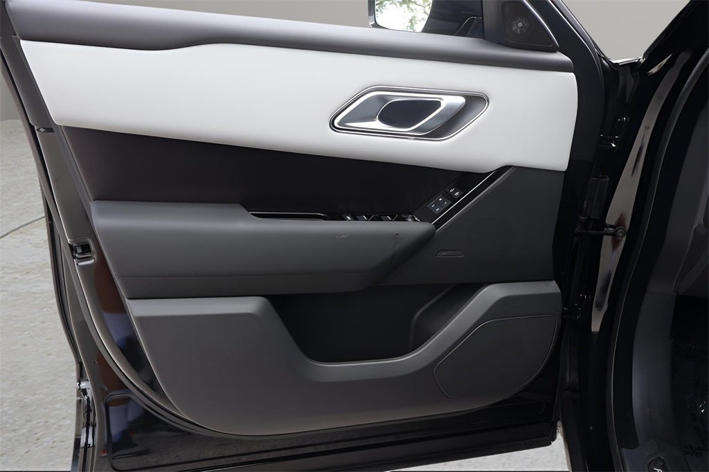 2026 Land Rover Range Rover Velar Dynamic SE