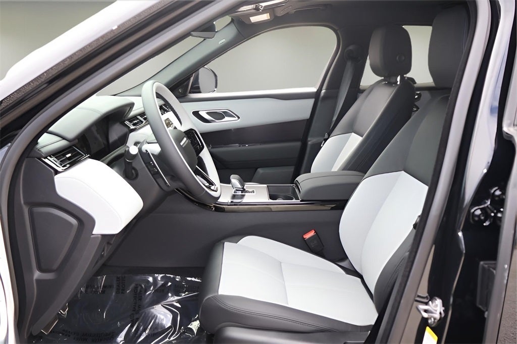 2026 Land Rover Range Rover Velar Dynamic SE