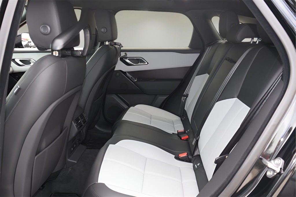 2026 Land Rover Range Rover Velar Dynamic SE