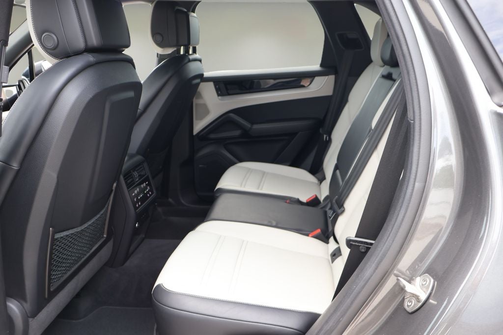 2024 Porsche Cayenne AWD
