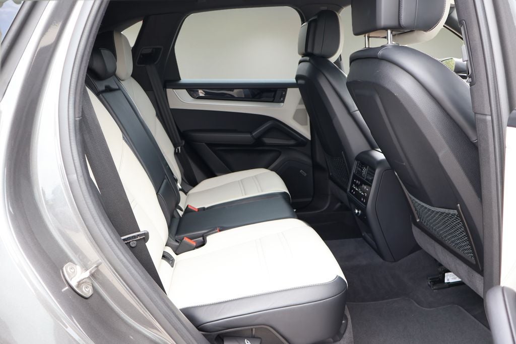 2024 Porsche Cayenne AWD