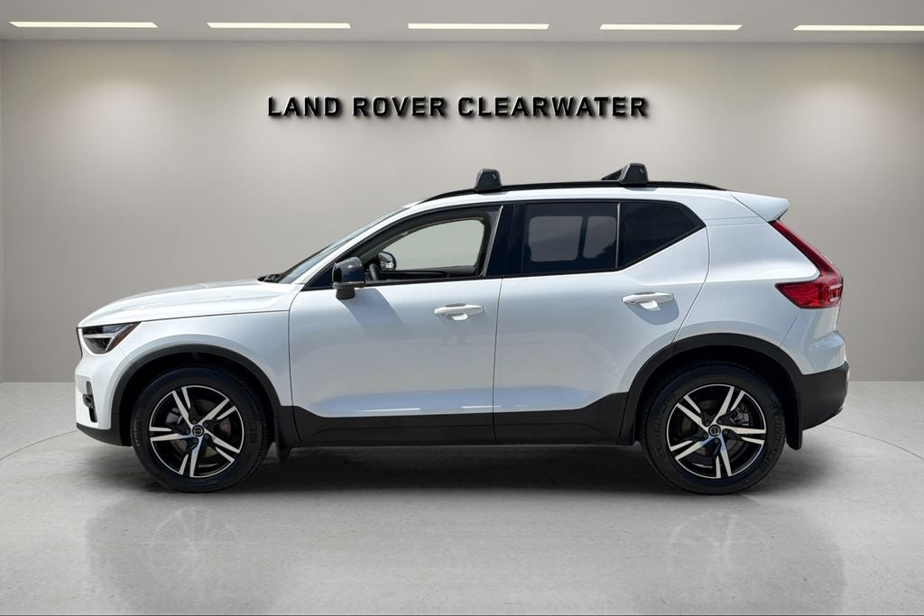 2023 Volvo XC40 B4 Plus Dark Theme