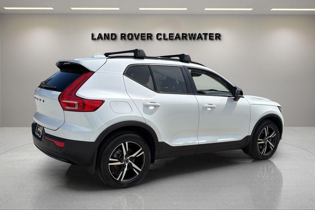 2023 Volvo XC40 B4 Plus Dark Theme