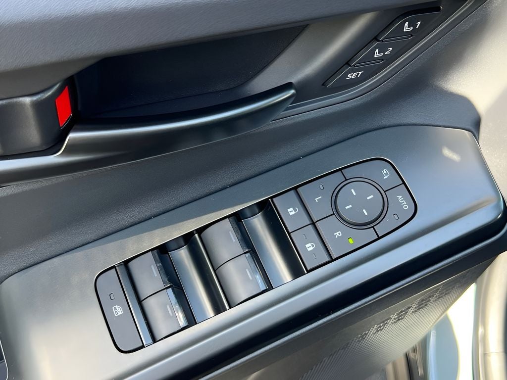 2026 Toyota C-HR XSE