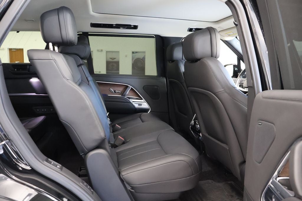 2025 Land Rover Range Rover SE LWB