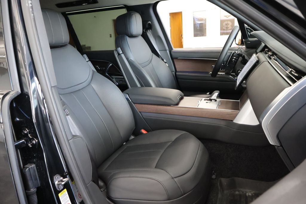 2025 Land Rover Range Rover SE LWB