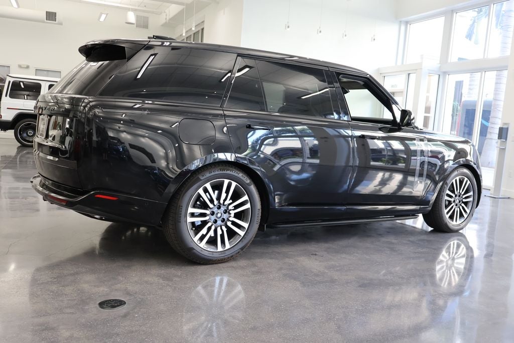 2025 Land Rover Range Rover SE LWB