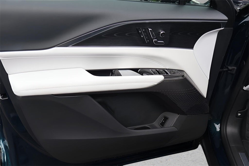 2025 Cadillac LYRIQ Luxury