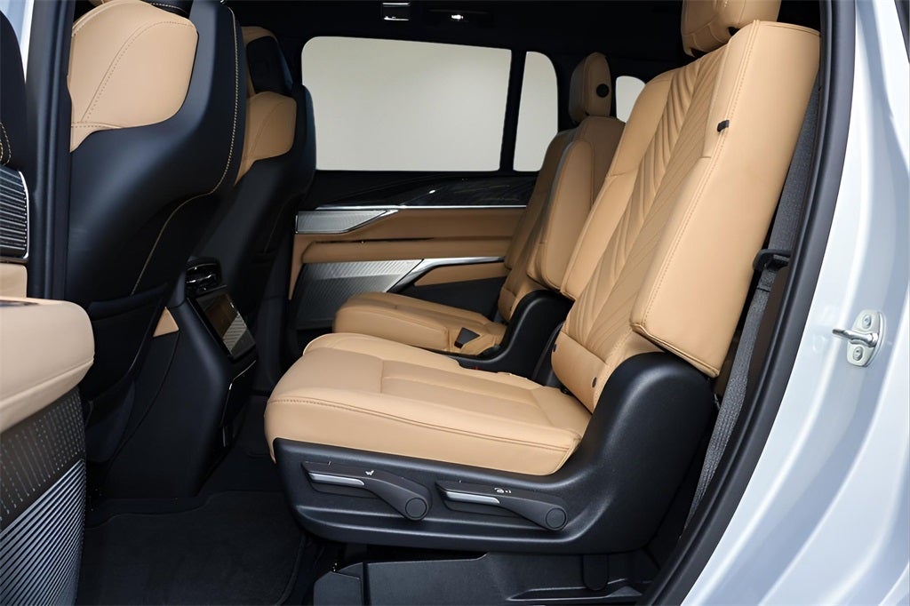 2025 Cadillac ESCALADE IQ Luxury 2