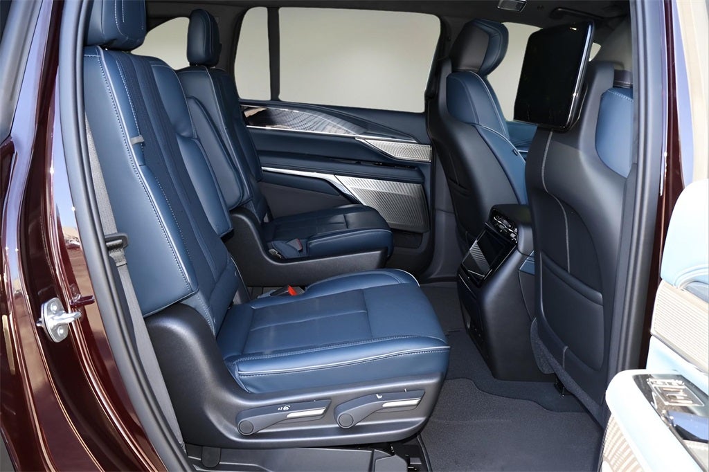 2025 Cadillac ESCALADE IQ Luxury 2